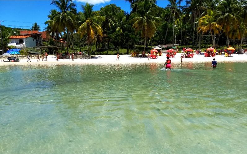 Passeio de lancha para Praia das Neves saindo de Salvador